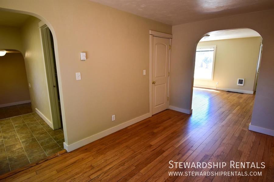 2273 Hilyard St - Photo 7 of 22