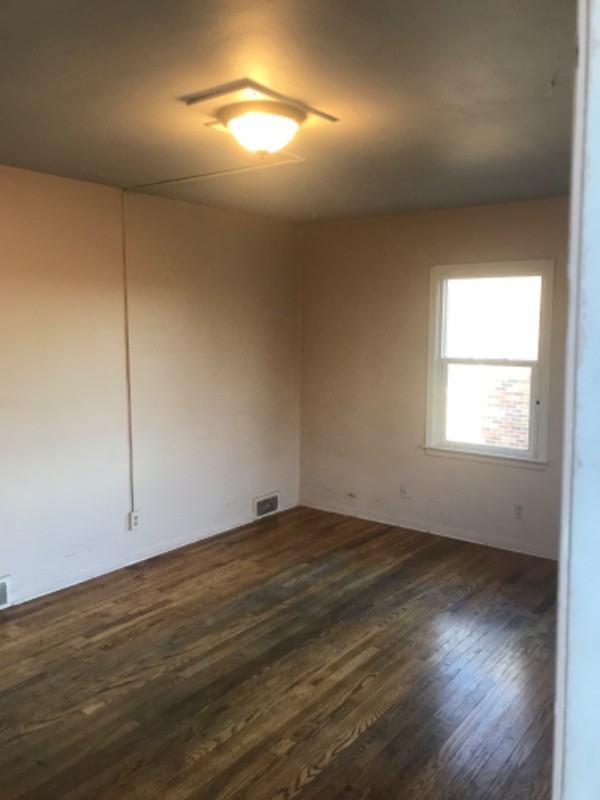 2120 23rd St - Photo 2 of 8