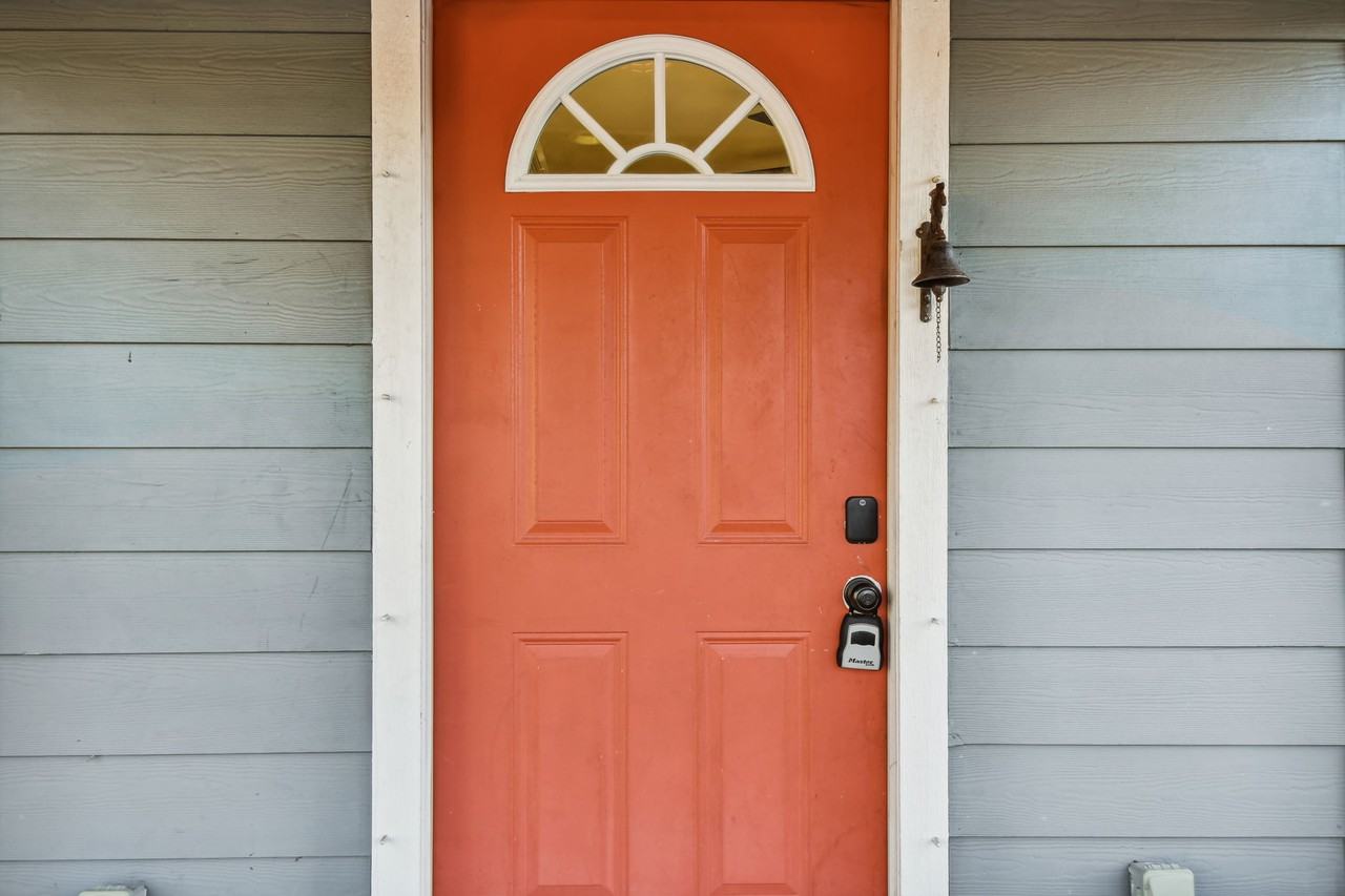 2310 30th Ave N #MAIN - Photo 3 of 26