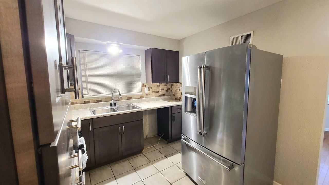 125 Koeln Ave #125 - Photo 2 of 12