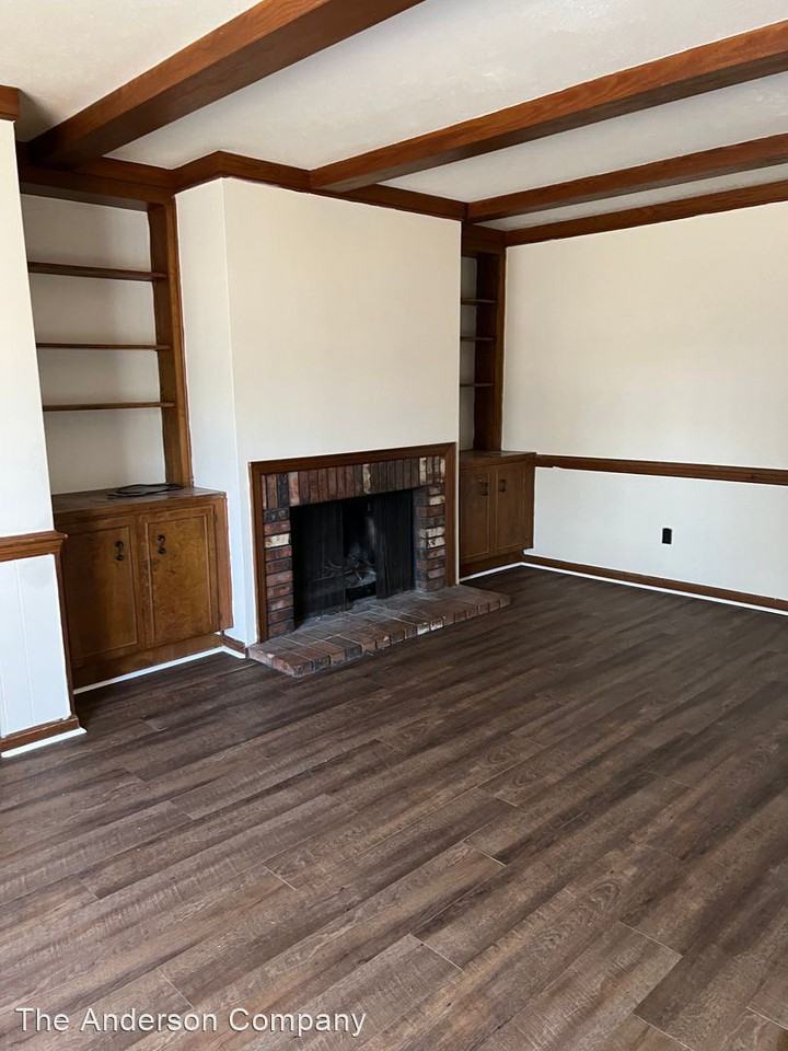 1557 Westwood Dr Apt B - Photo 2 of 7