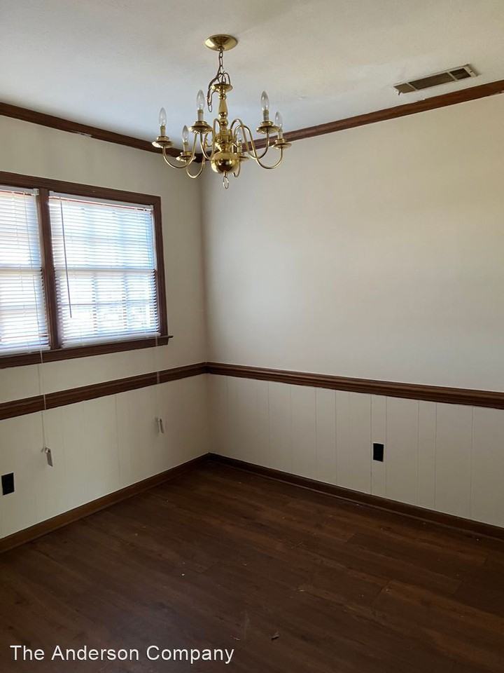 1557 Westwood Dr Apt B - Photo 3 of 7