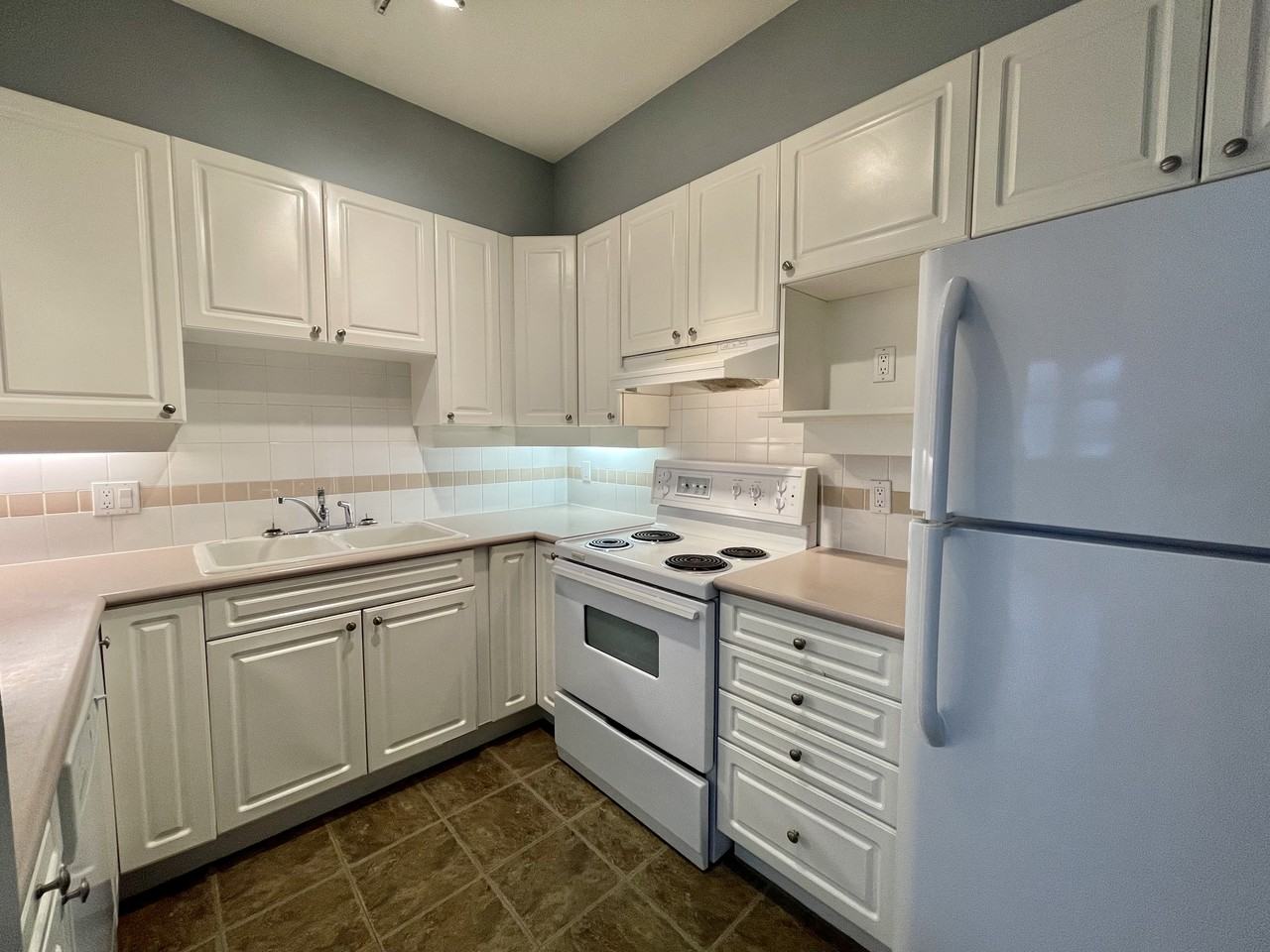 20228 54 Avenue - Photo 4 of 10