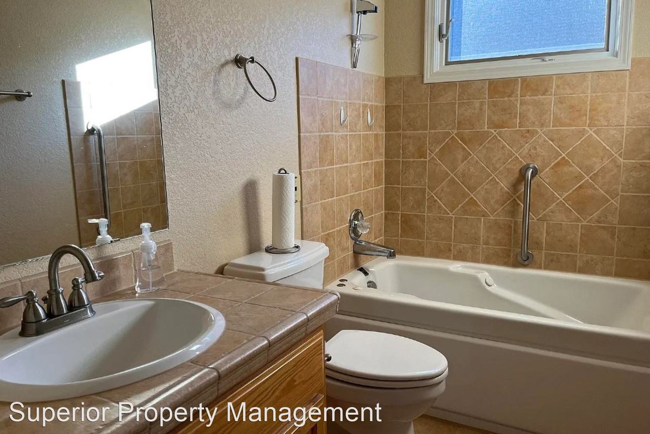 2252 W Johnston Ave - Photo 2 of 13