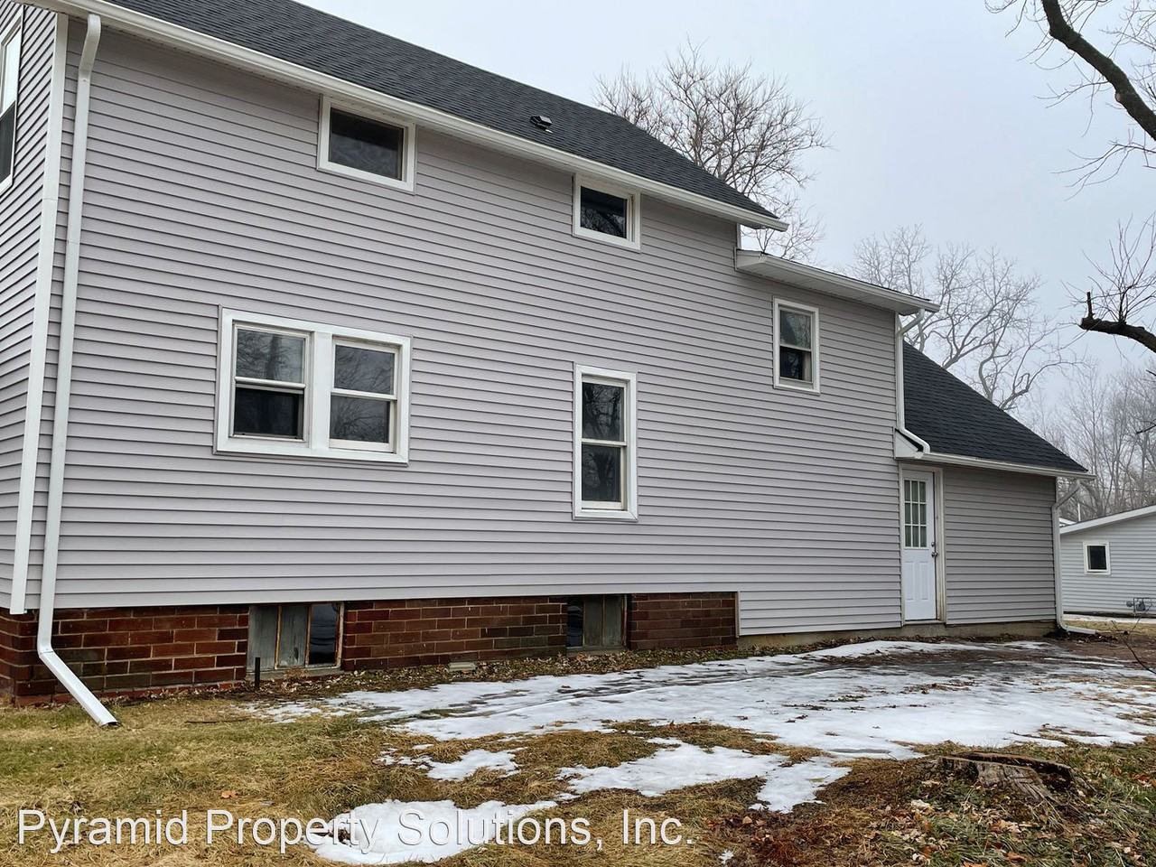 819 Division St - Photo 2 of 20