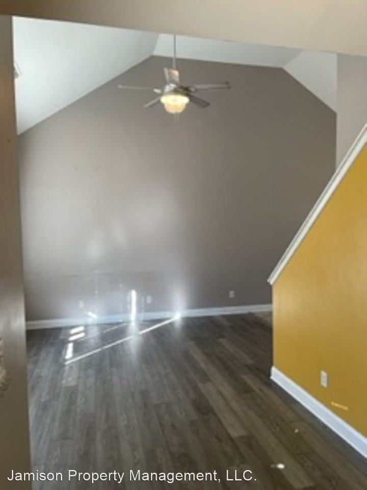 2706 Stagbuck Dr - Photo 2 of 14