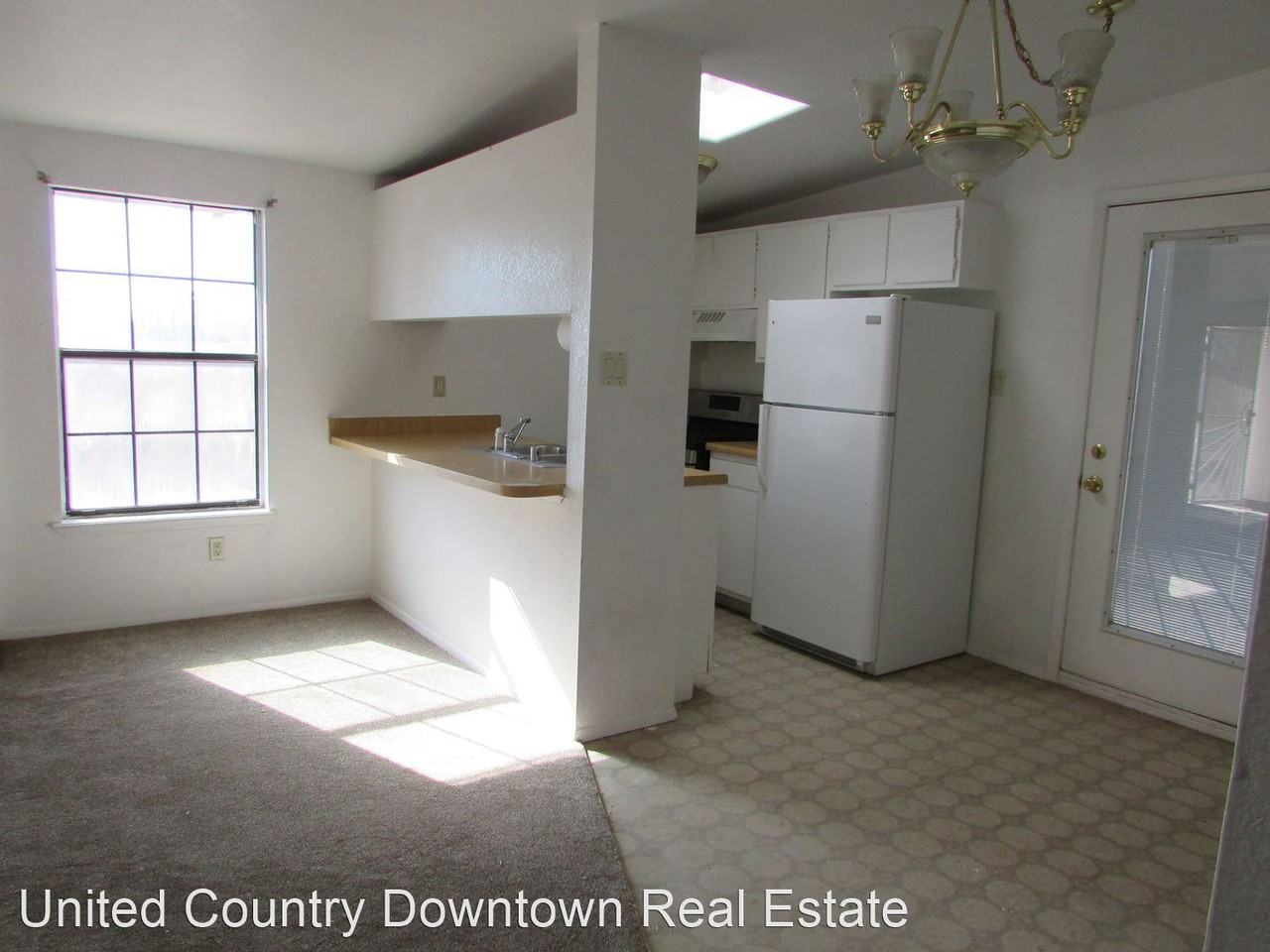 1820 S Santa Monica St - Photo 3 of 11