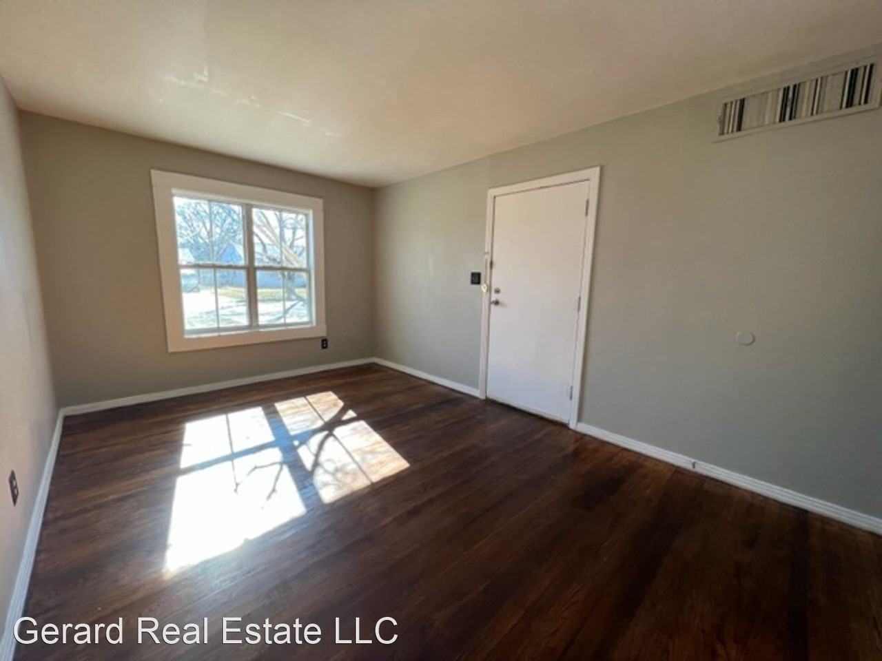 1726 S 22nd St - Photo 3 of 20