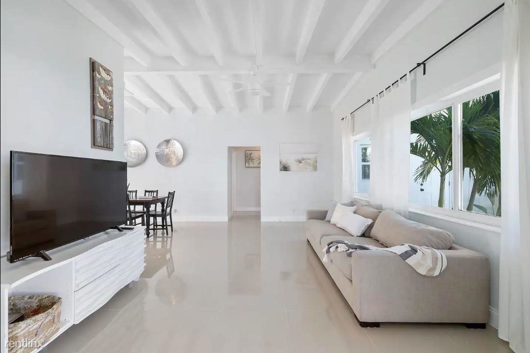 2407 Ne 33rd Ave - Photo 3 of 25