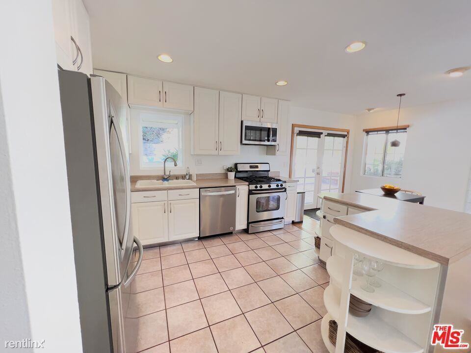 4115 Knobhill Dr - Photo 2 of 12