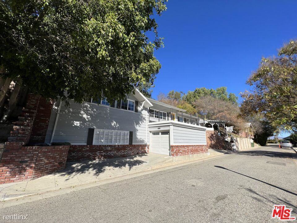 4115 Knobhill Dr - Photo 3 of 12