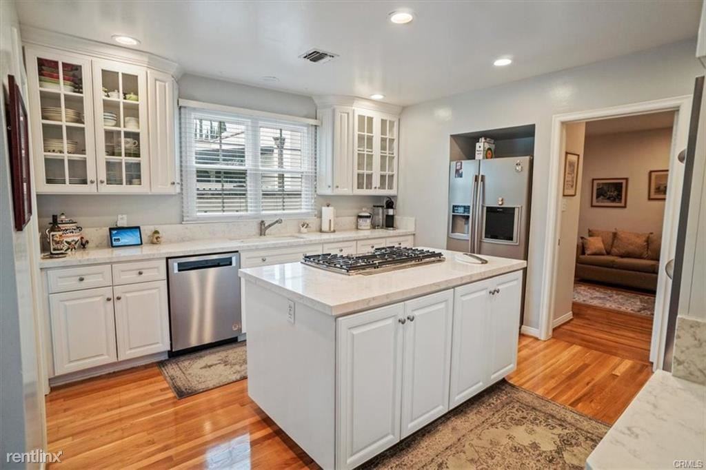 10419 Bloomfield St - Photo 2 of 11