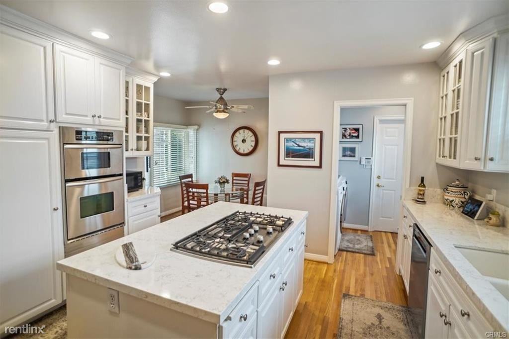 10419 Bloomfield St - Photo 3 of 11
