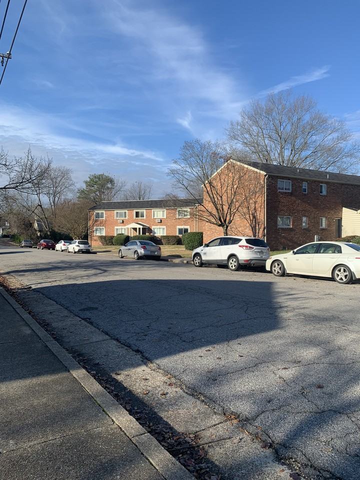 2110 Richmond St - Photo 3 of 16