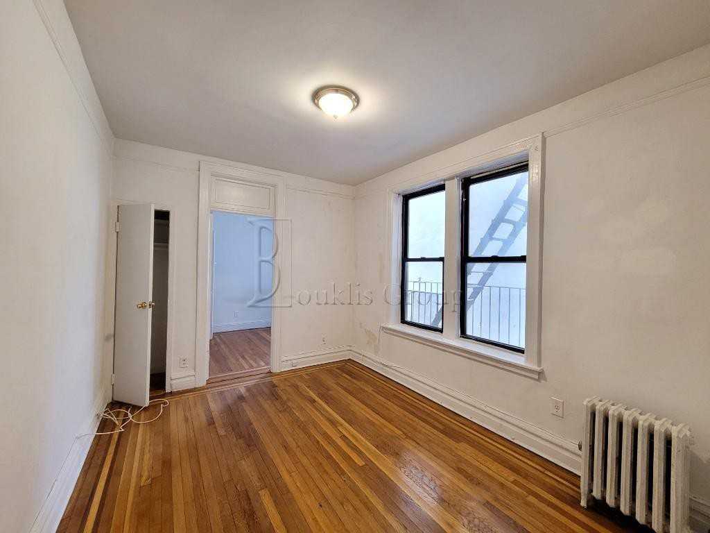 25-52  38th Street #3B - Photo 2 of 4