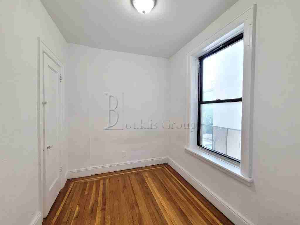 25-52  38th Street #3B - Photo 3 of 4