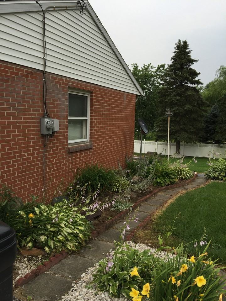 705 S Main St - Photo 2 of 14