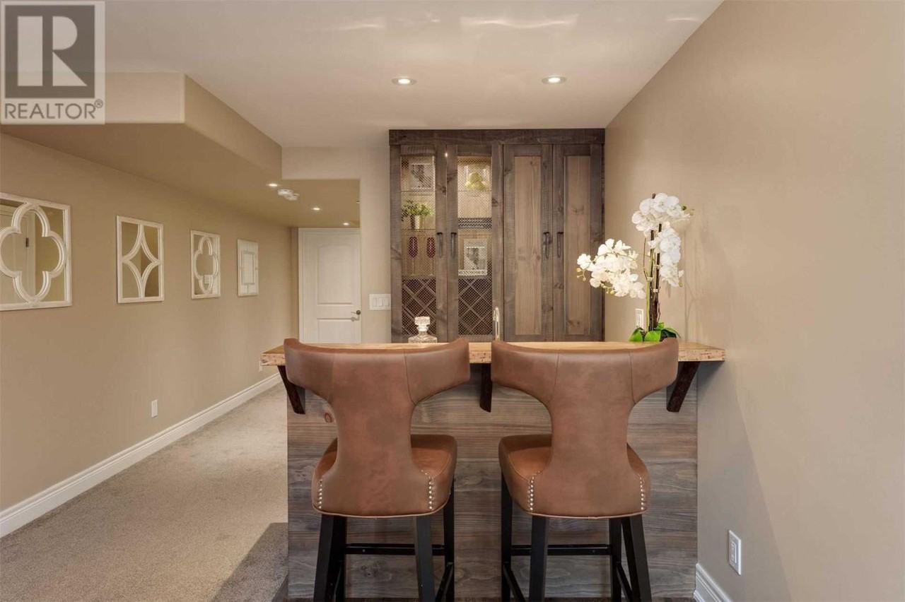 19 Moes Crescent - Photo 2 of 8