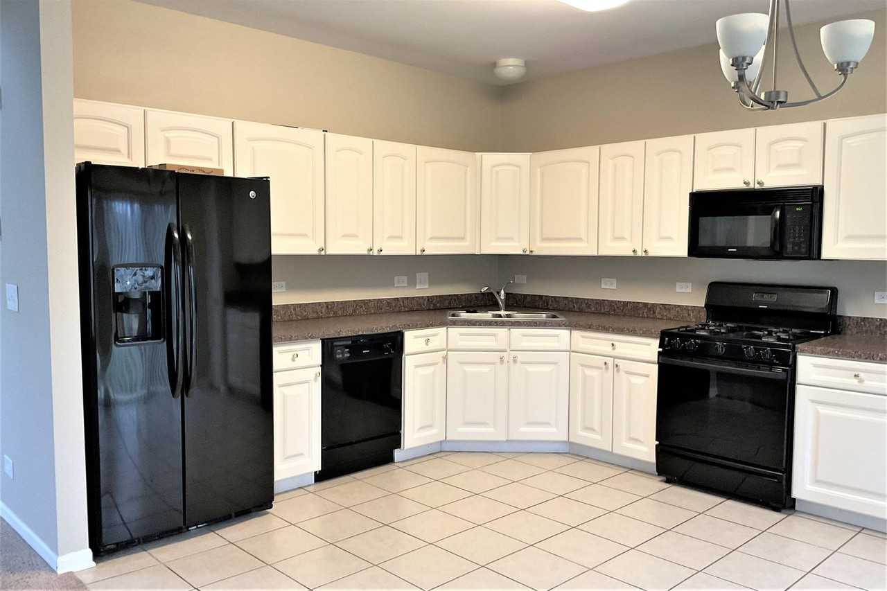 391 Abington Woods Dr - Photo 3 of 11