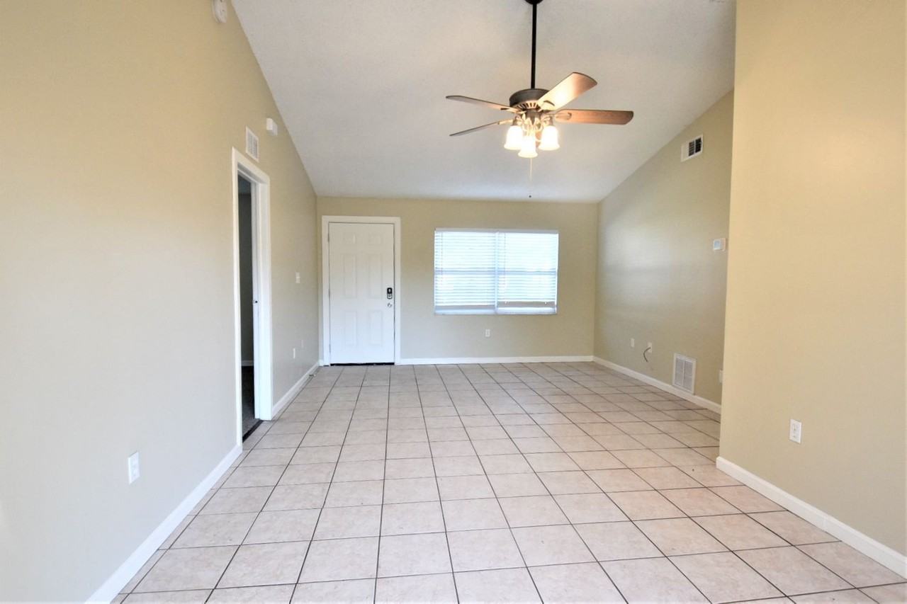 5605 Brandon St - Photo 2 of 15