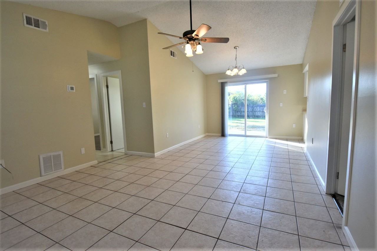 5605 Brandon St - Photo 3 of 15