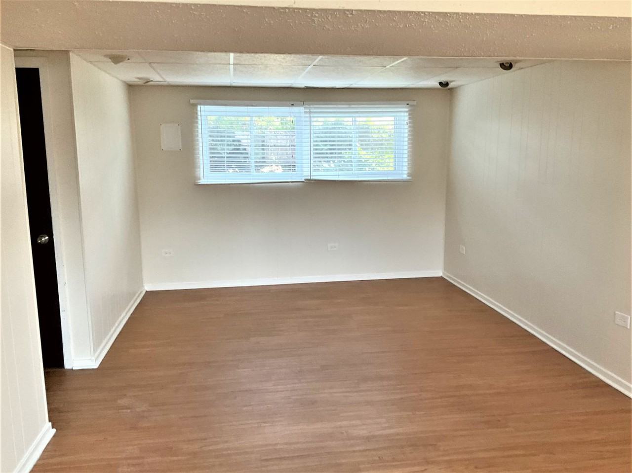 22822 Valley Dr - Photo 3 of 14