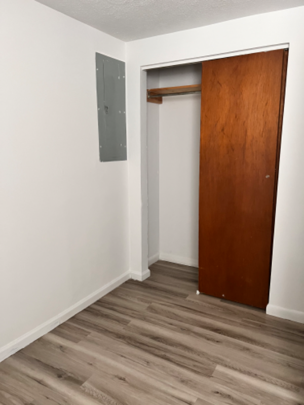 109 1/2 Ath Street - Photo 5 of 7