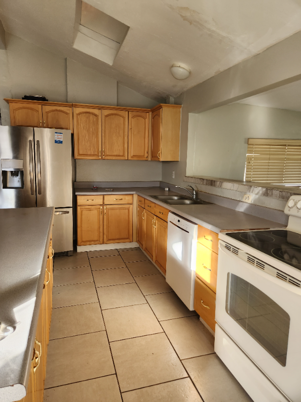 2601 S Portia Ave - Photo 2 of 12