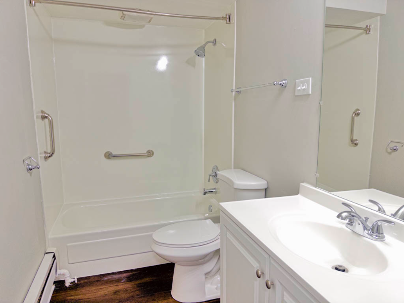 1218 Kenmore Ave - Photo 3 of 21