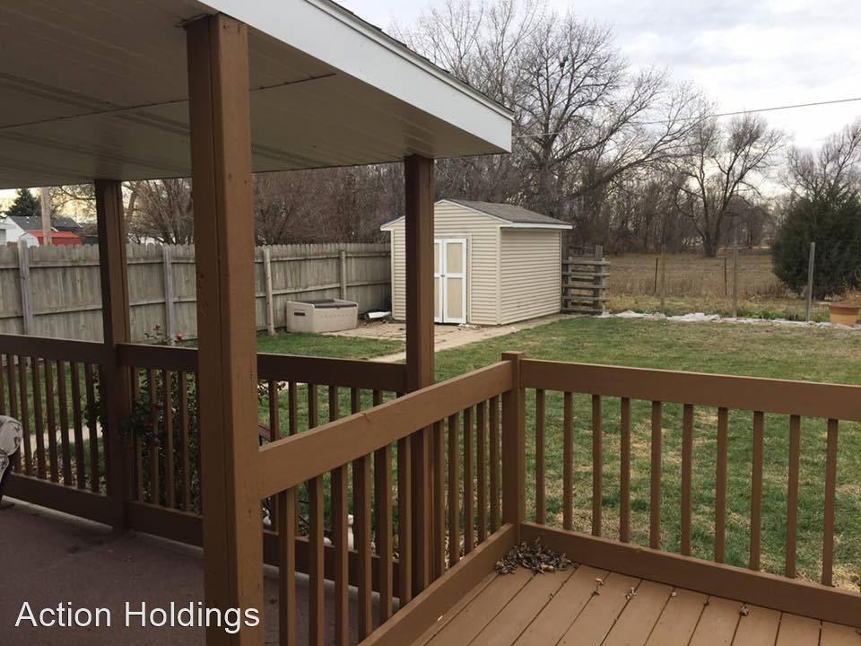 210 Voss Rd - Photo 3 of 18
