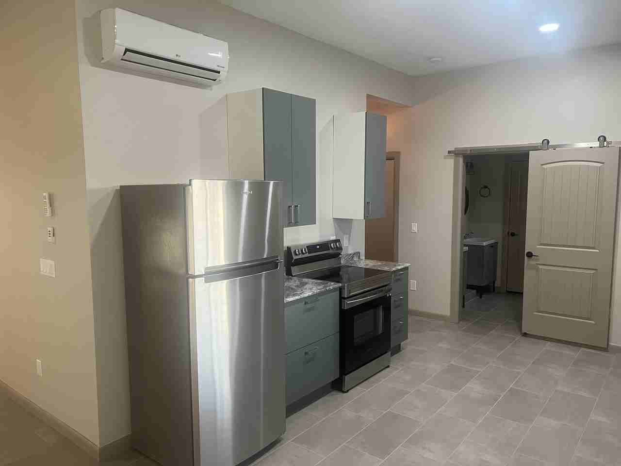 203 Girard Blvd Se - Photo 3 of 20