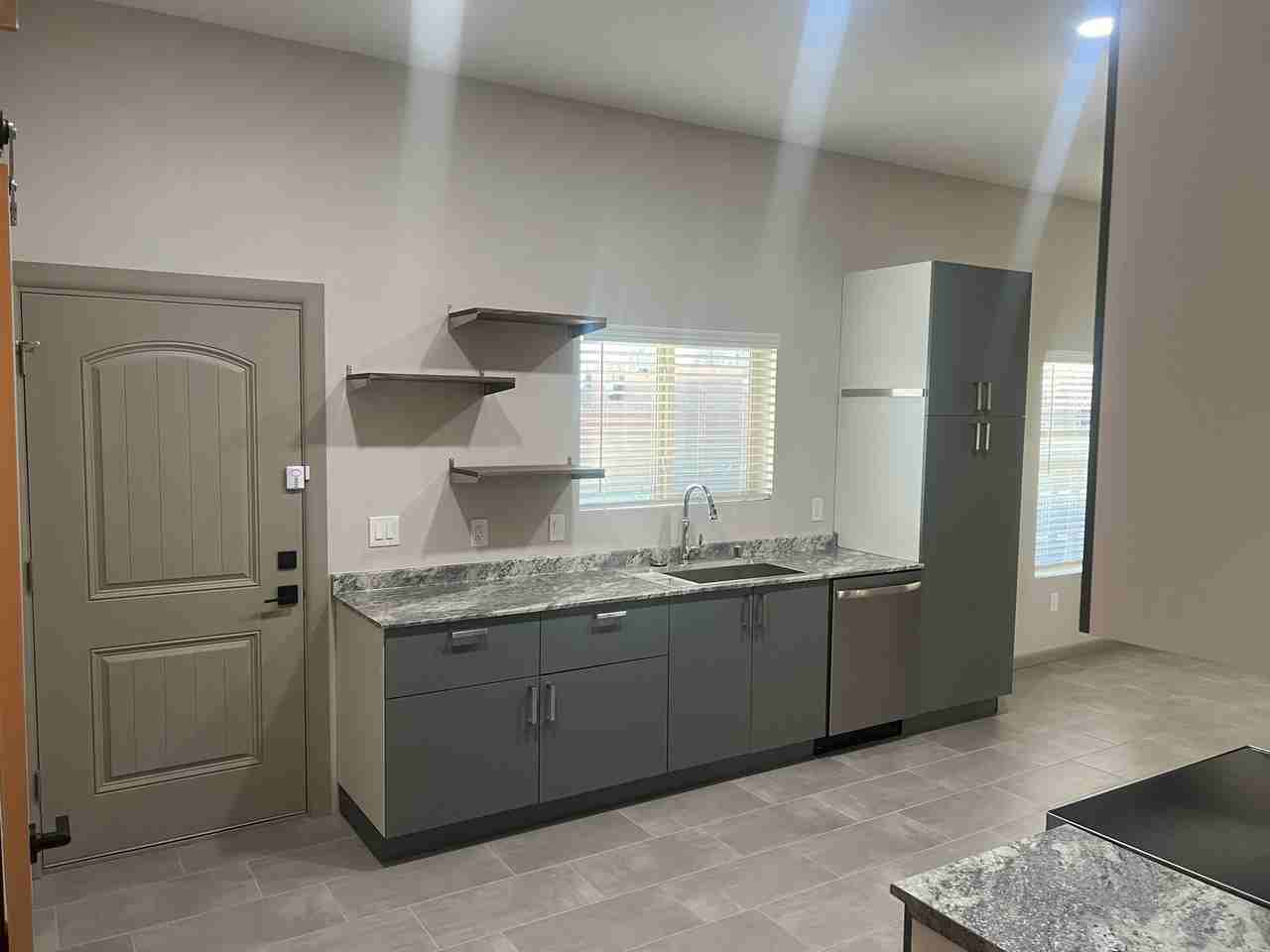 203 Girard Blvd Se - Photo 4 of 20