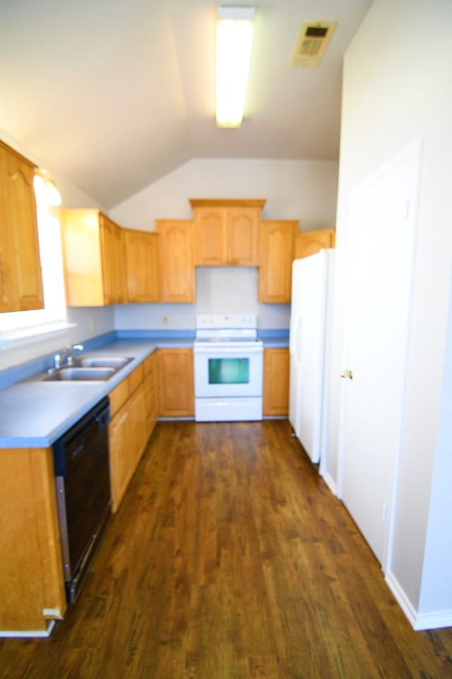 1502 Cedar Ln - Photo 4 of 21