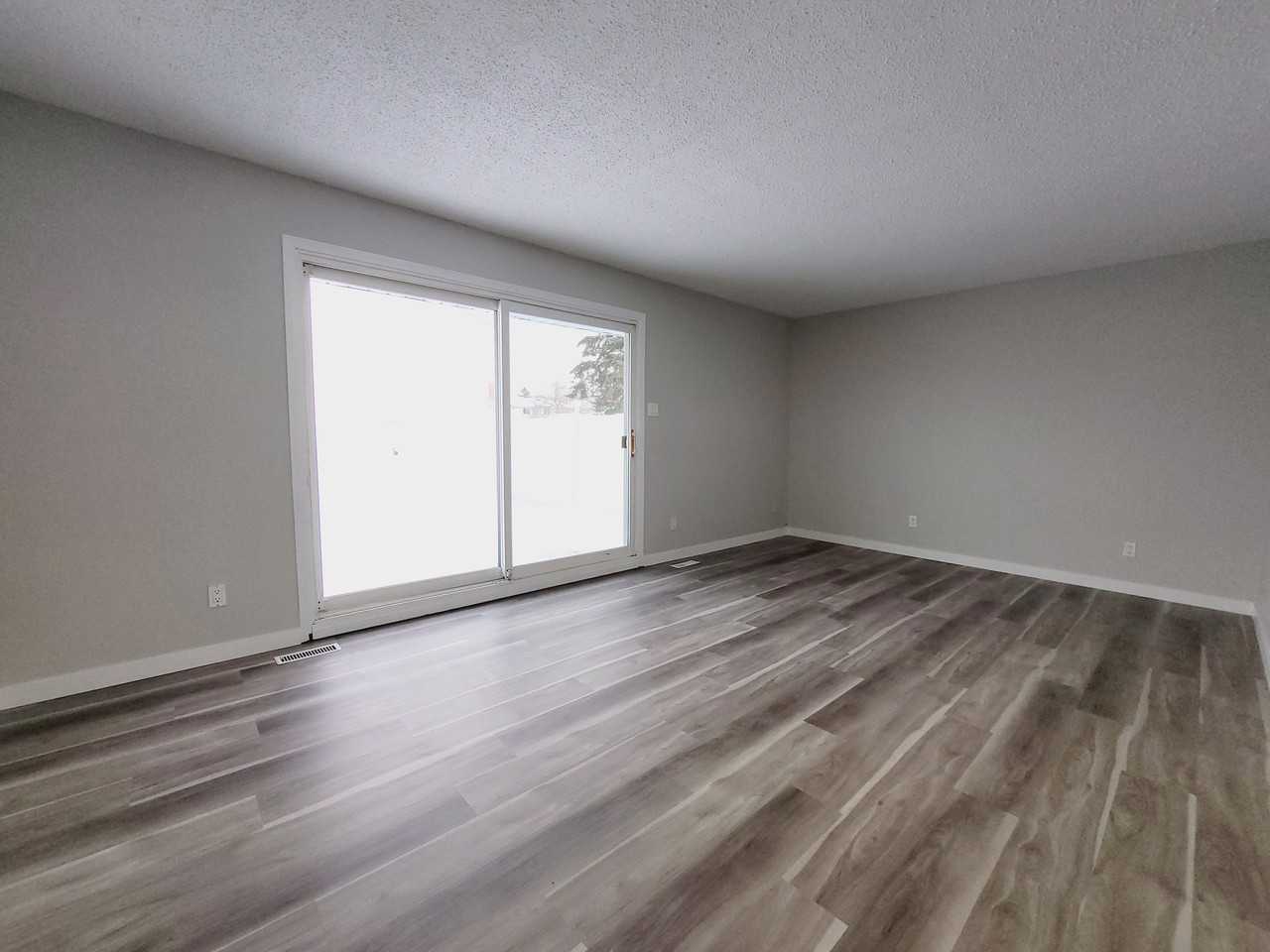 11462 139 Ave Nw - Photo 2 of 19