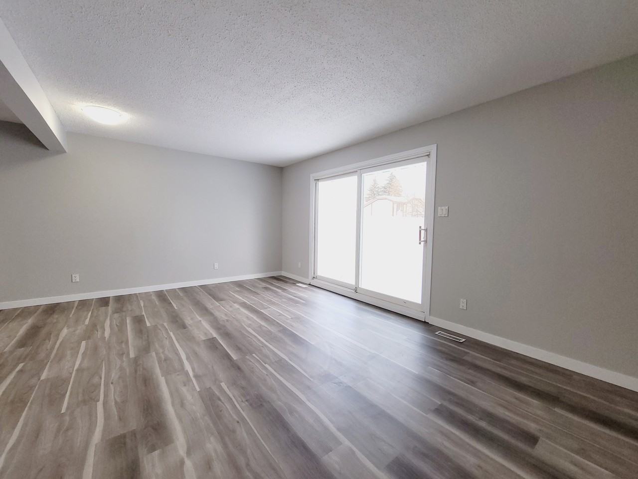 11462 139 Ave Nw - Photo 3 of 19