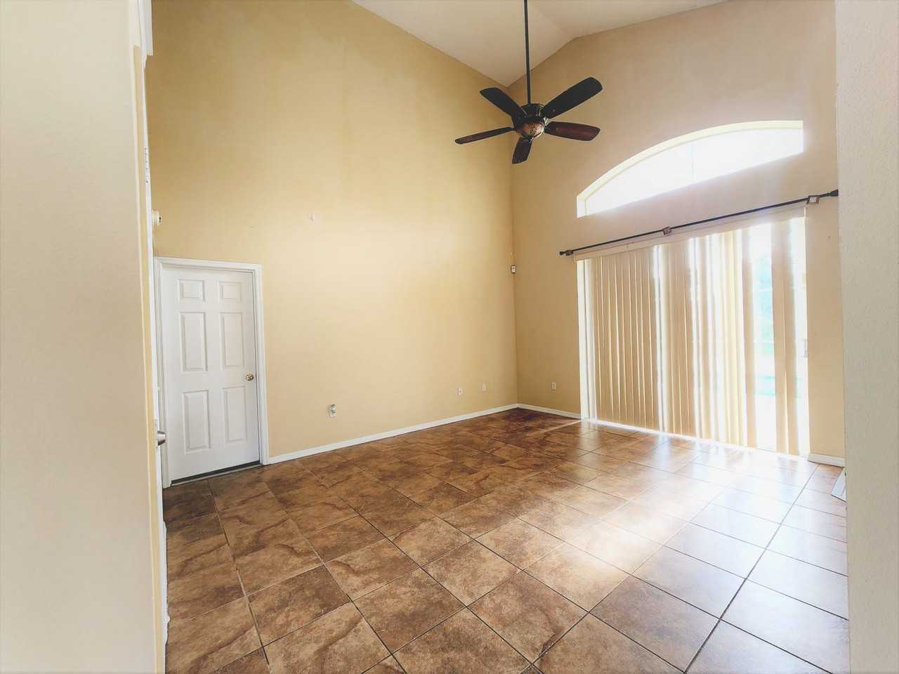 509 Saddle Ridge Dr - Photo 3 of 17