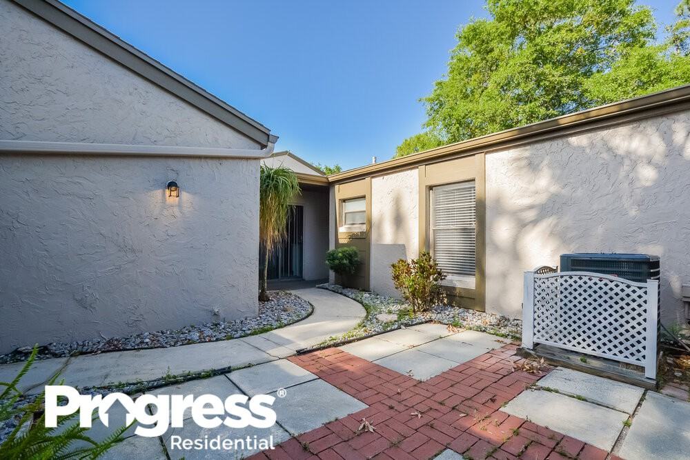 499 Meadowood Blvd - Photo 3 of 16