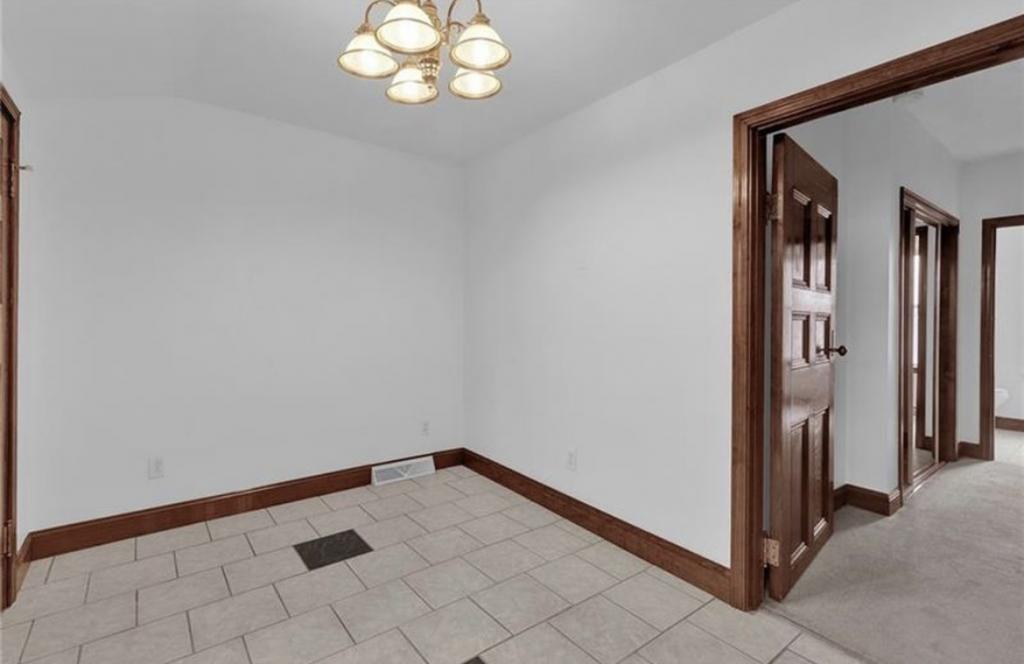 264 Beaver St - Photo 3 of 8