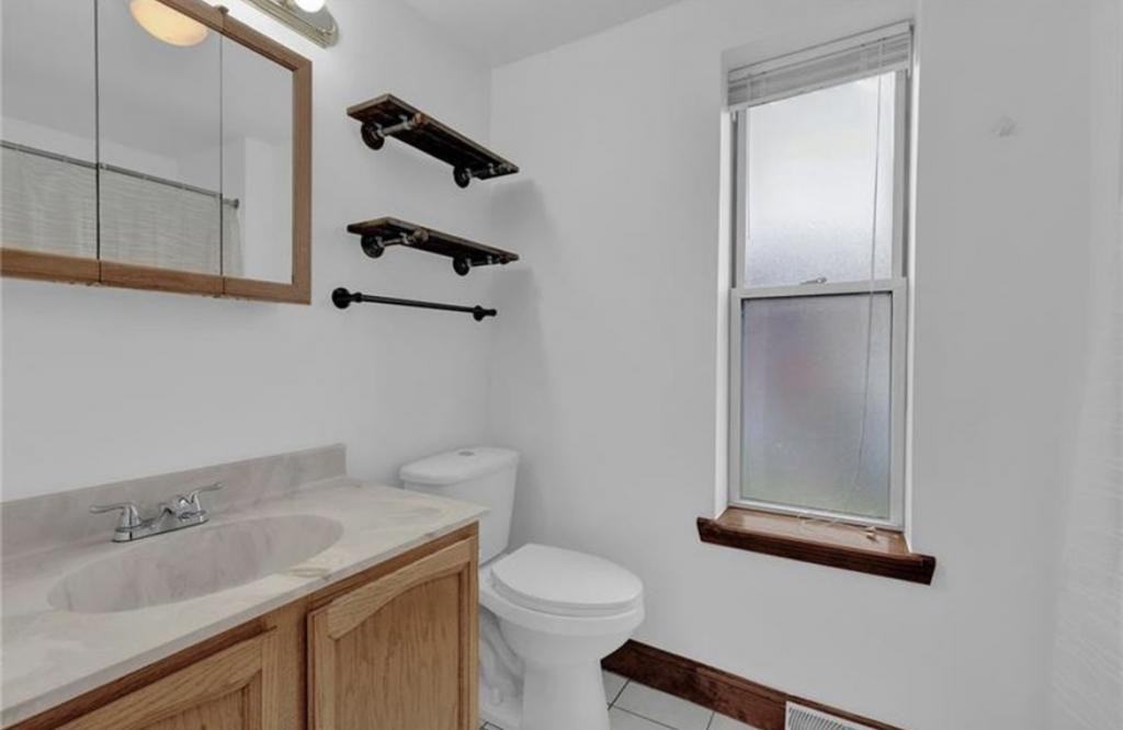 264 Beaver St - Photo 2 of 8