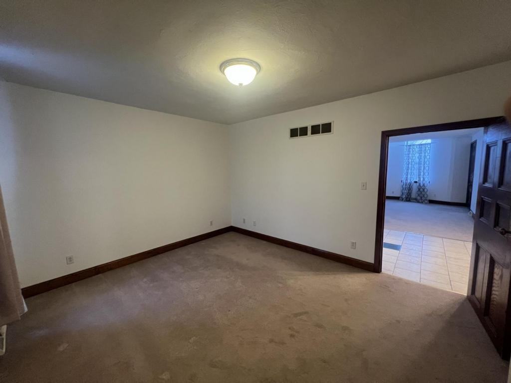 264 Beaver St - Photo 6 of 8
