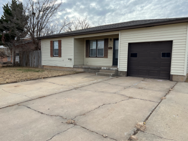 316 Henry St - Photo 2 of 8