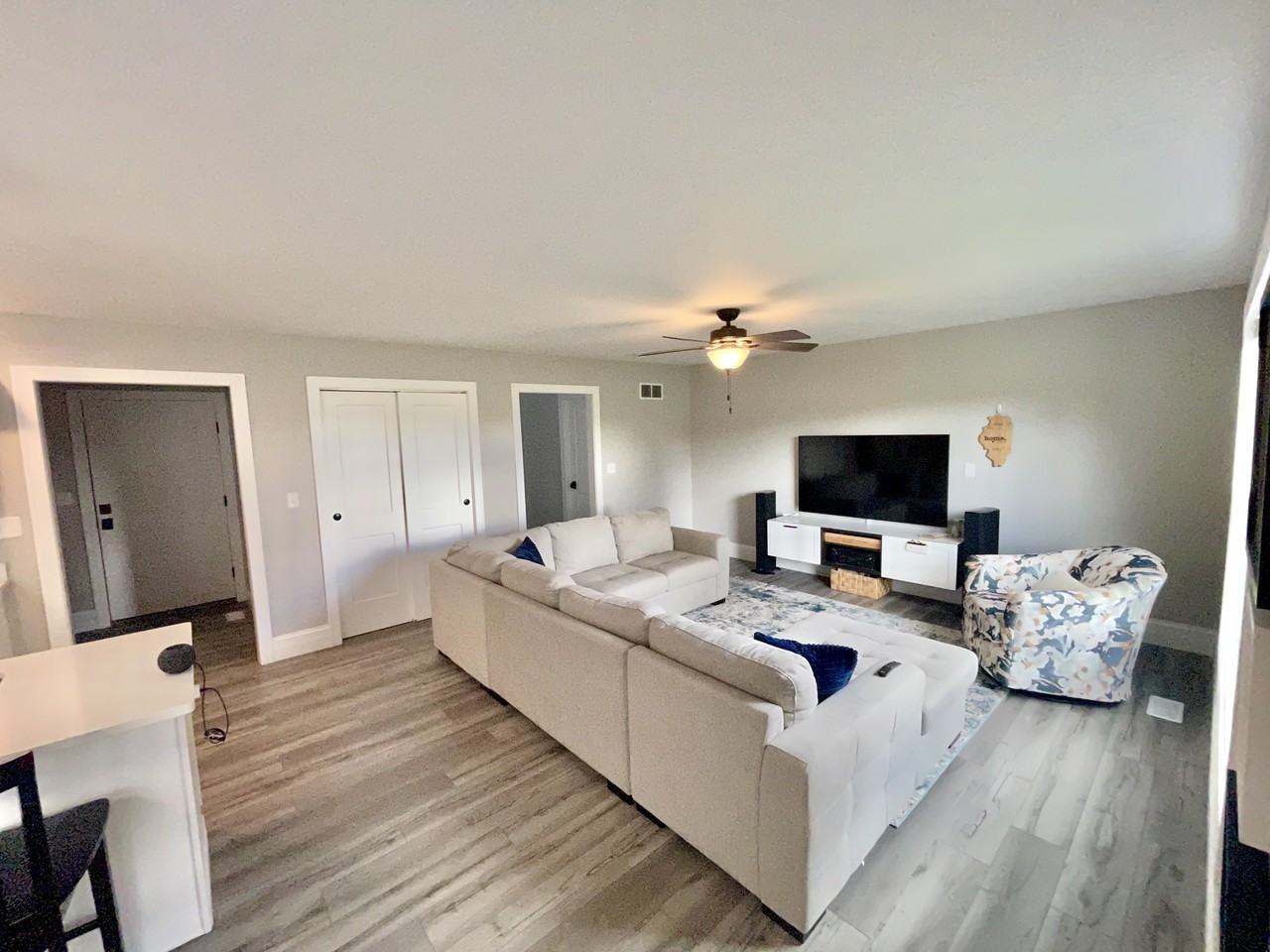 309 N Breckenridge Rd - Photo 2 of 20