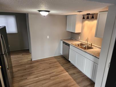 1519 Bank Street - Photo 2 of 5