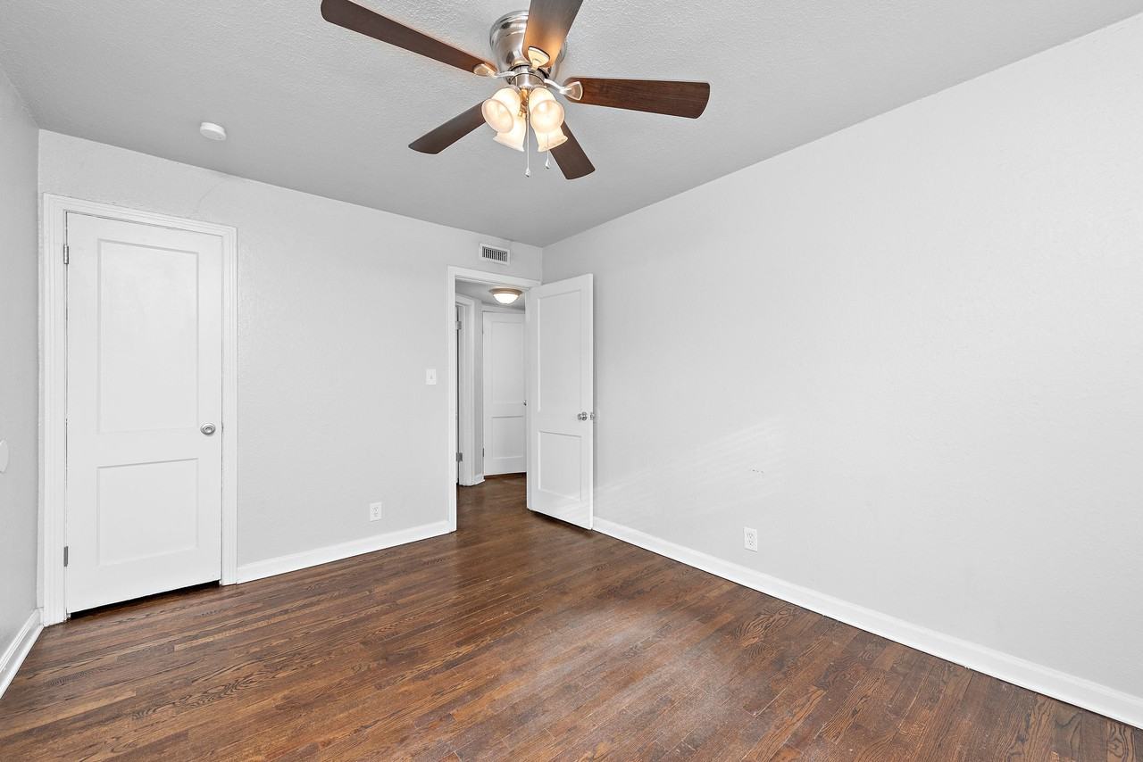 902 Emanuel Cleaver Ii Blvd - Photo 7 of 9