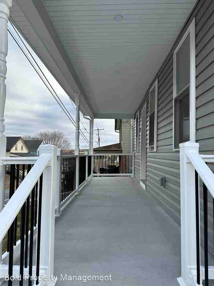 18 E Market St - Photo 3 of 14