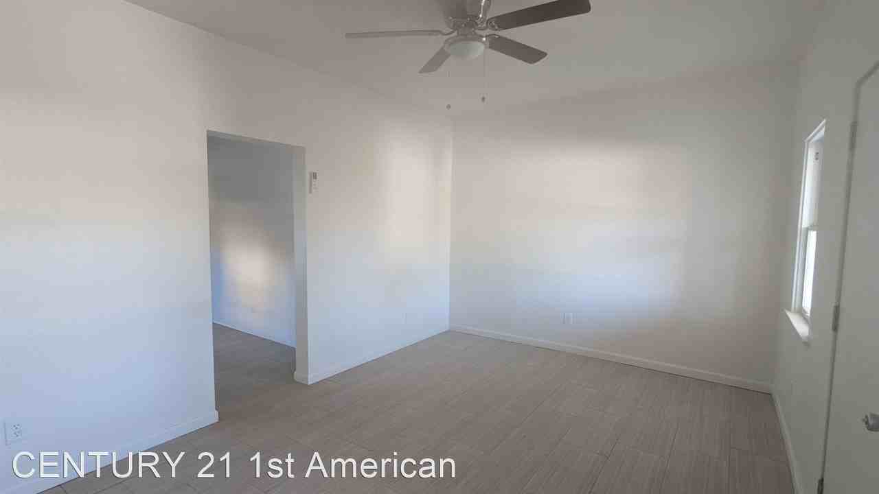 236 N Bean Ave - Photo 2 of 12