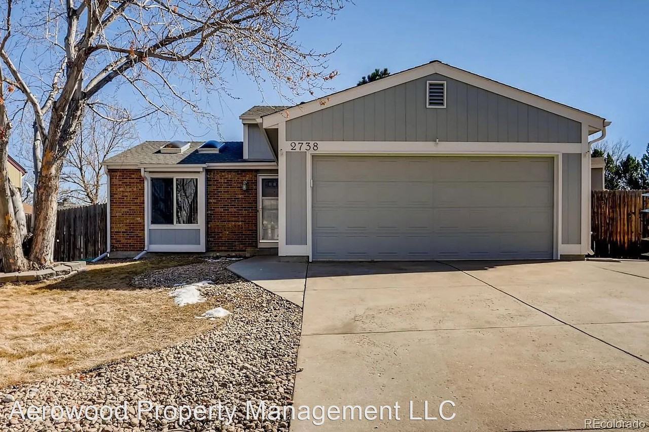 2738 S Telluride Ct - Photo 2 of 16