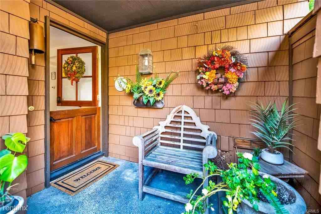 54 Sea Pine Ln - Photo 2 of 10