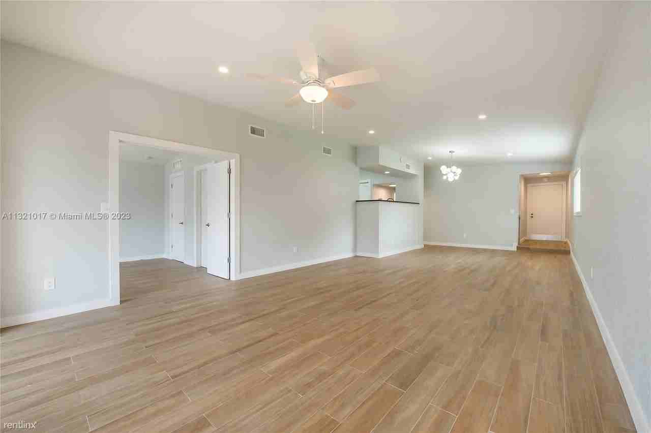7426 Sw 106th Pl - Photo 2 of 8