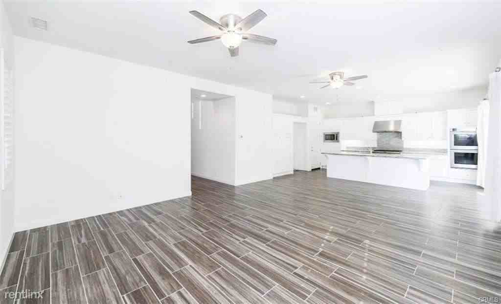 22 Lark - Photo 3 of 10